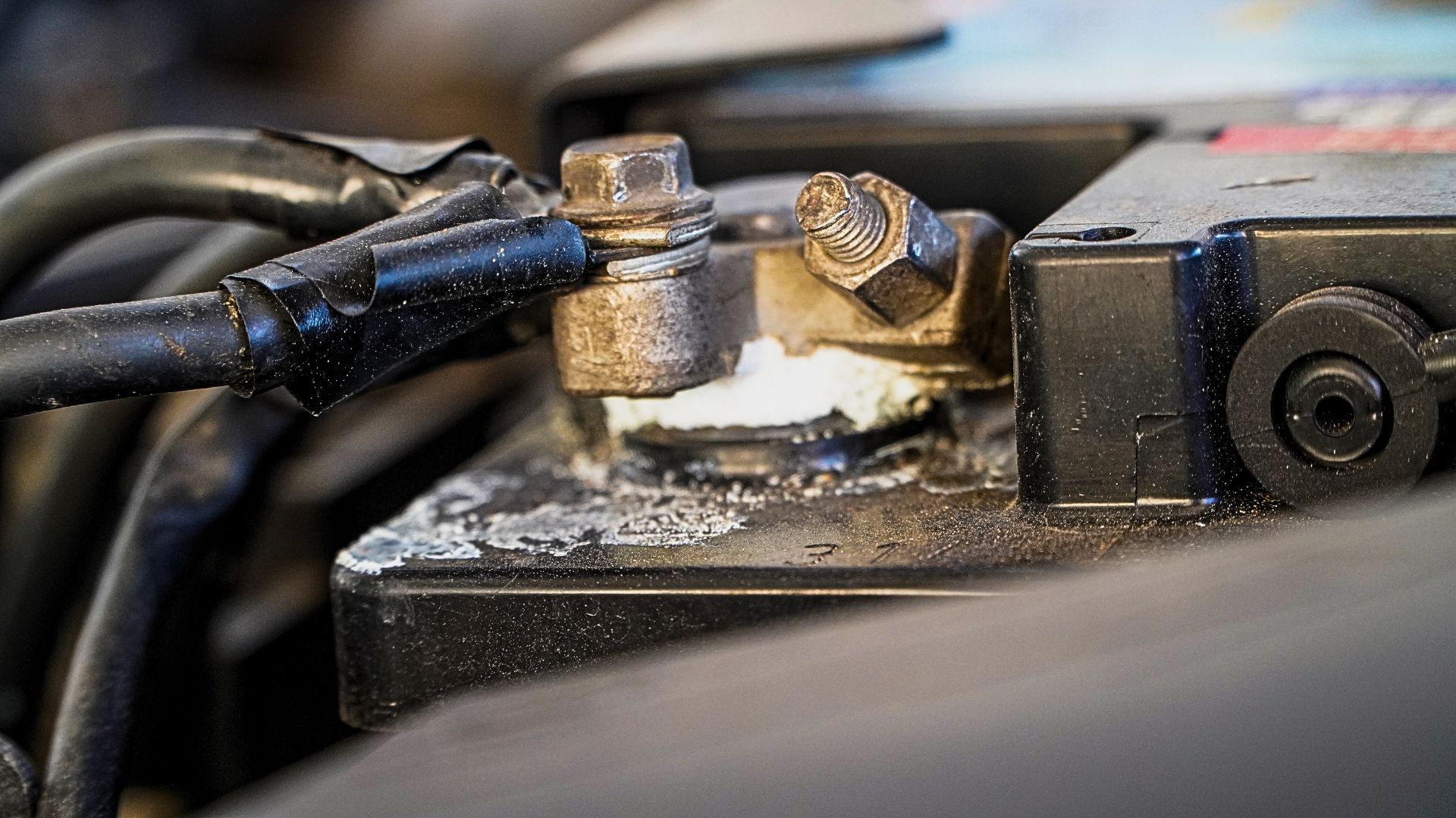 How to clean car battery terminals